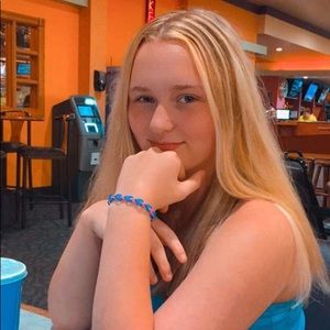 Meet your Posher, Chloe